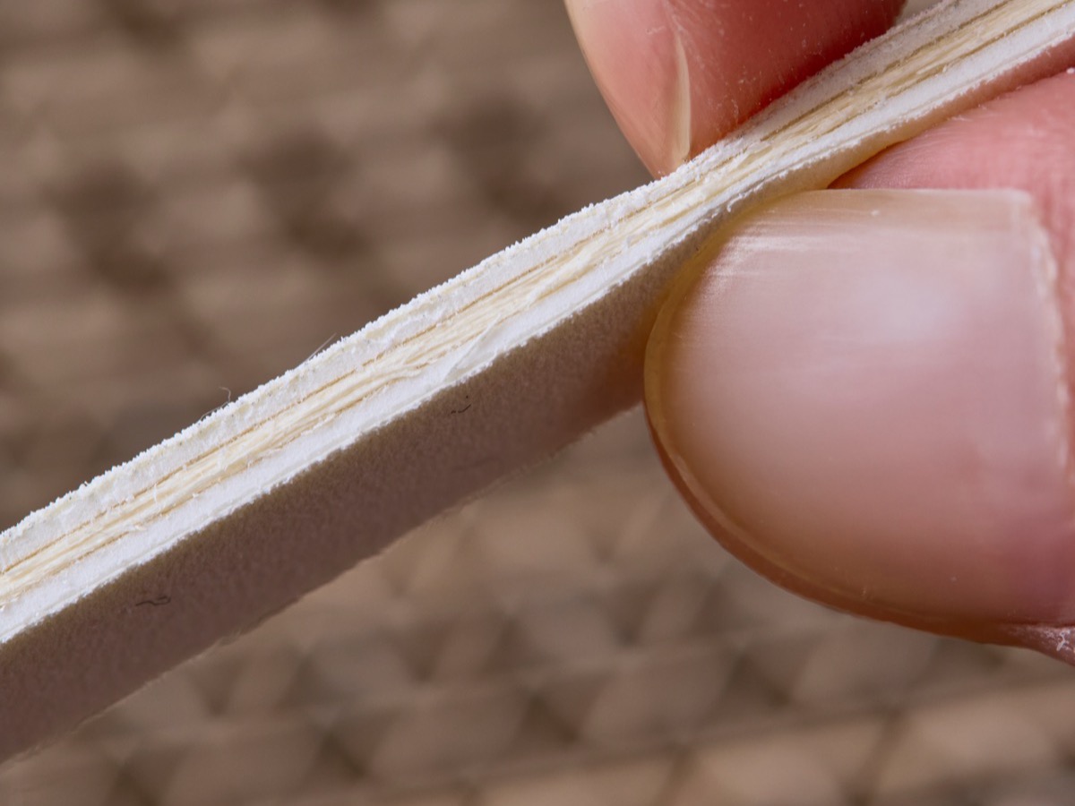 やすりのスポンジ内蔵構造